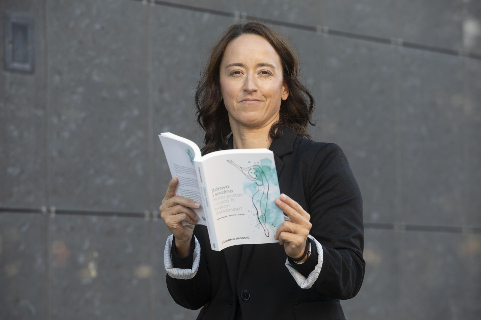 Featured image for “Predstavljanje knjige „Zdrava i snažna: Kako postati i ostati fit nakon četrdesete” sa Zoranom Jagodić”