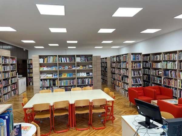 Featured image for “Ministarstvo kulture i medija odobrilo sredstva za programe i opremanje Narodne knjižnice Kali u 2026. godini”